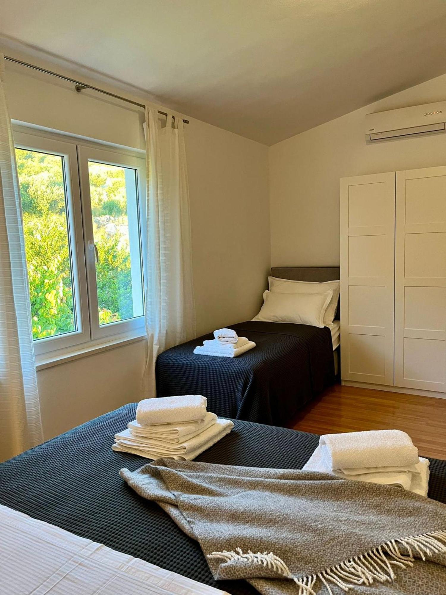 Apartments Curnic Jesenice (Split-Dalmatia) Exterior foto
