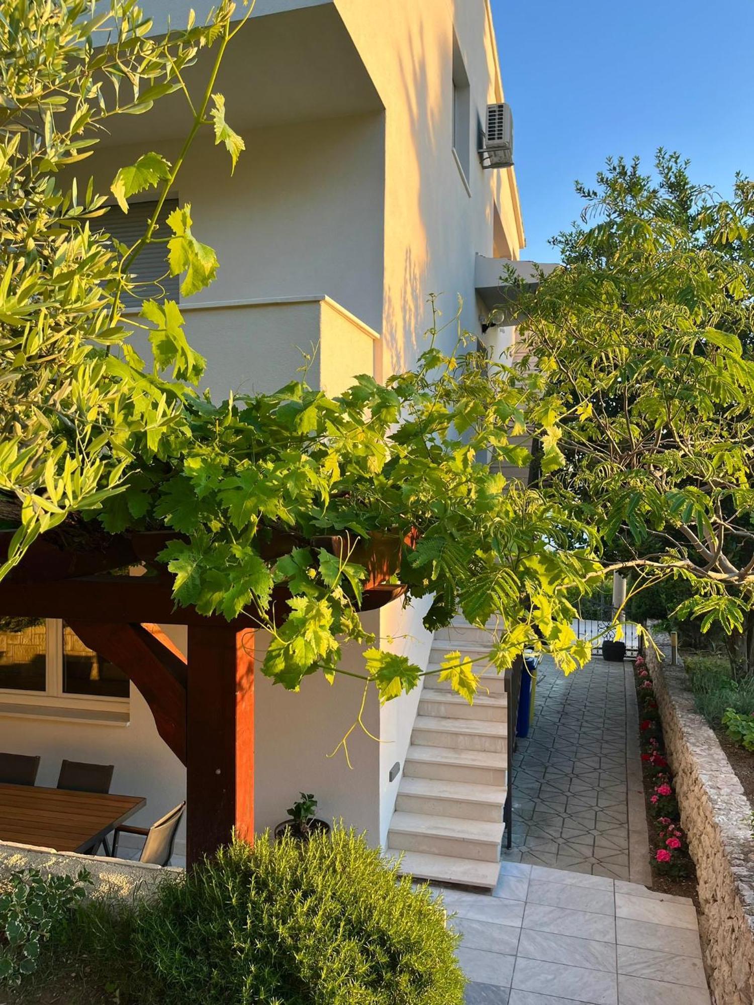 Apartments Curnic Jesenice (Split-Dalmatia) Exterior foto