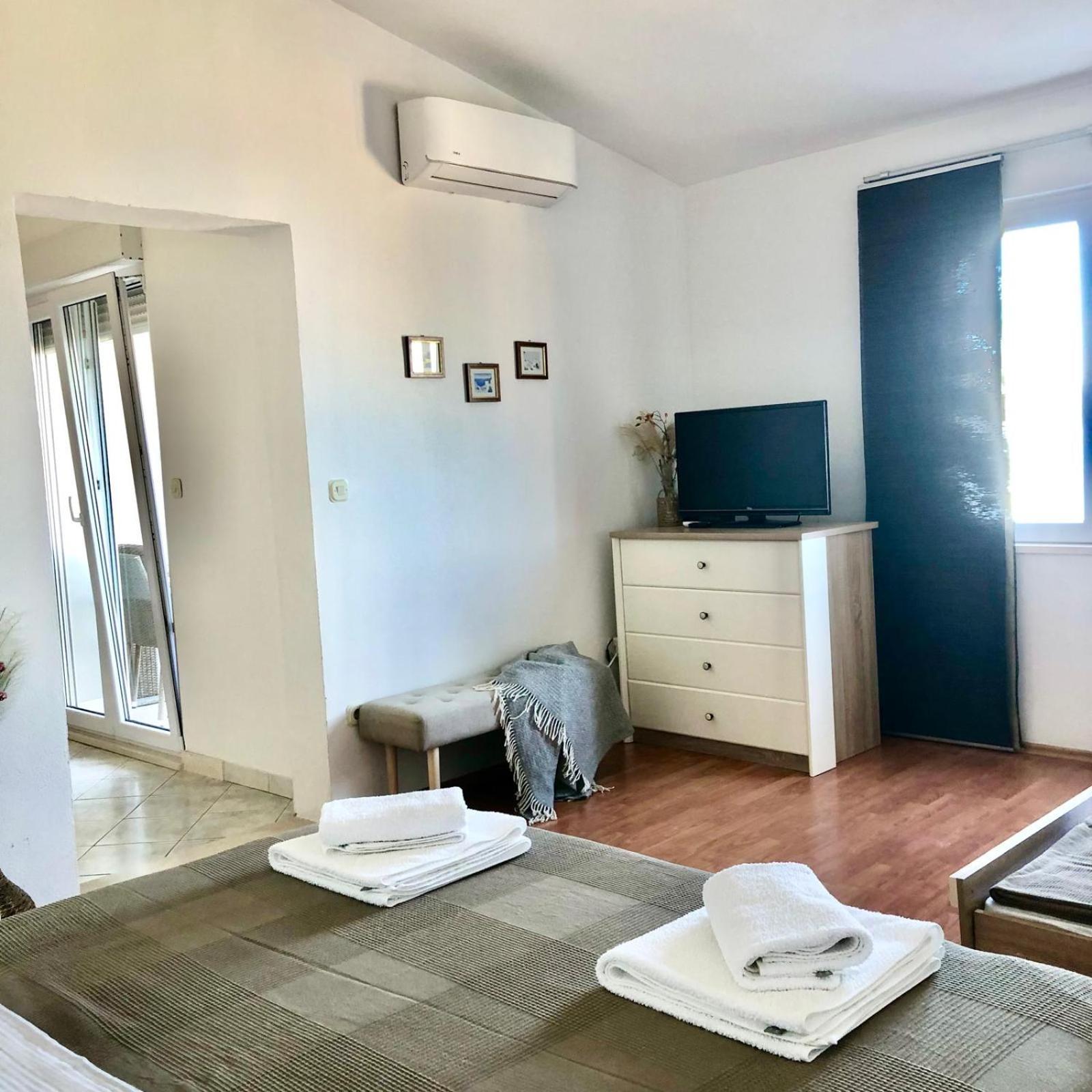 Apartments Curnic Jesenice (Split-Dalmatia) Exterior foto