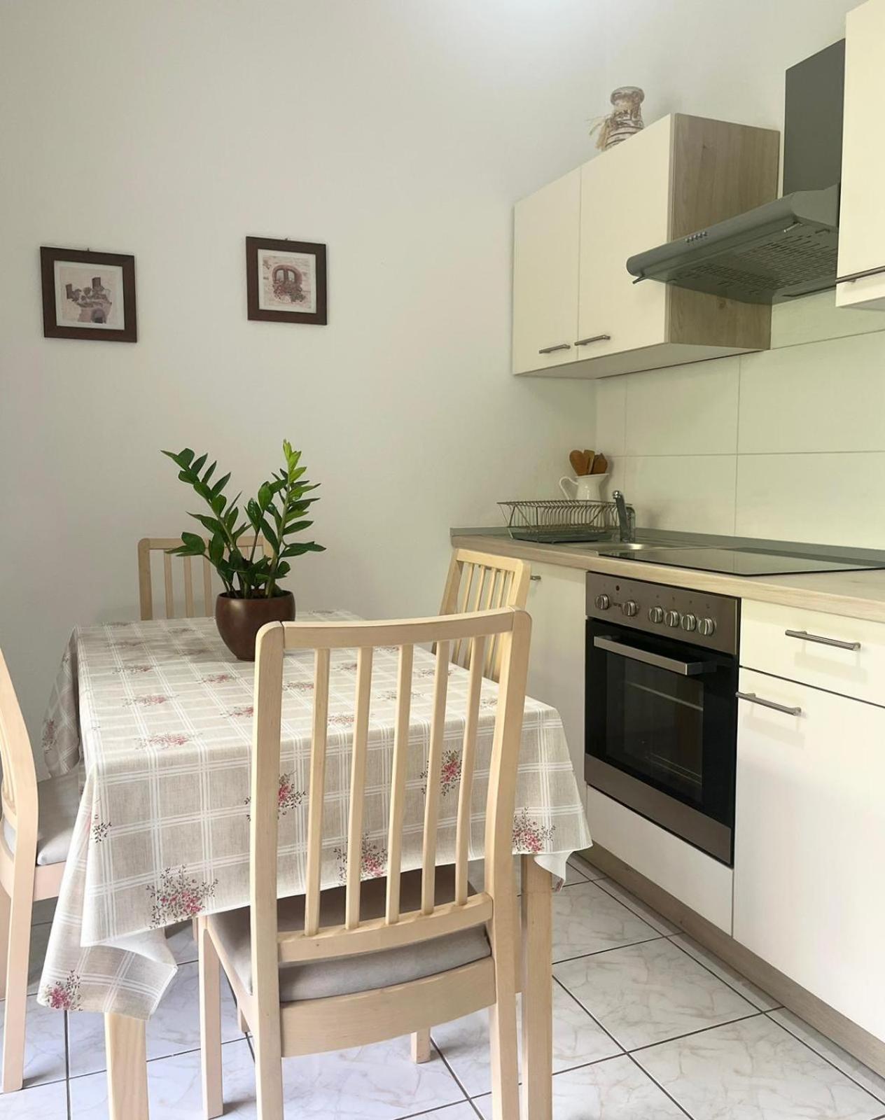 Apartments Curnic Jesenice (Split-Dalmatia) Exterior foto